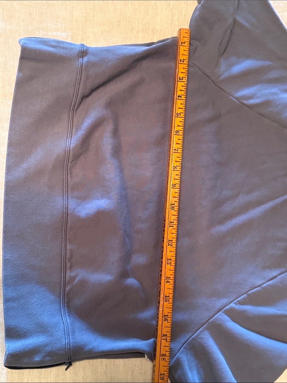 On Running Gray Cropped Crewneck Sweatshirt - Picture 7 of 8